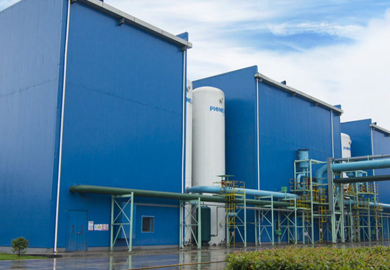 Analysis of VPSA Oxygen Production Technology: Process Comparison of Axial and Radial Adsorber Vessels