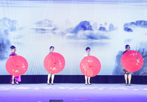 PIONEER 20th Anniversary Celebration Successfully Held 4 Show Time- Runway Show in Cheongsams